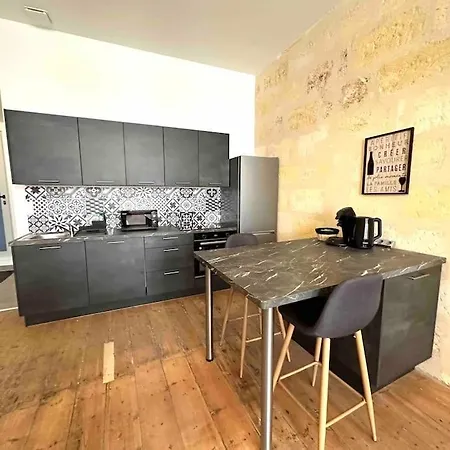 Apartment 2 - Hypercentre - Free Parking - Clim - Wifi - Netflix *